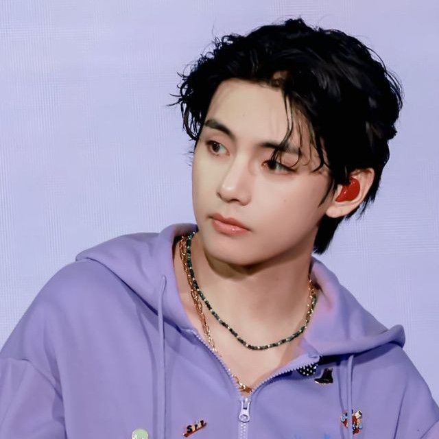 Recent activity shot of V (BTS)