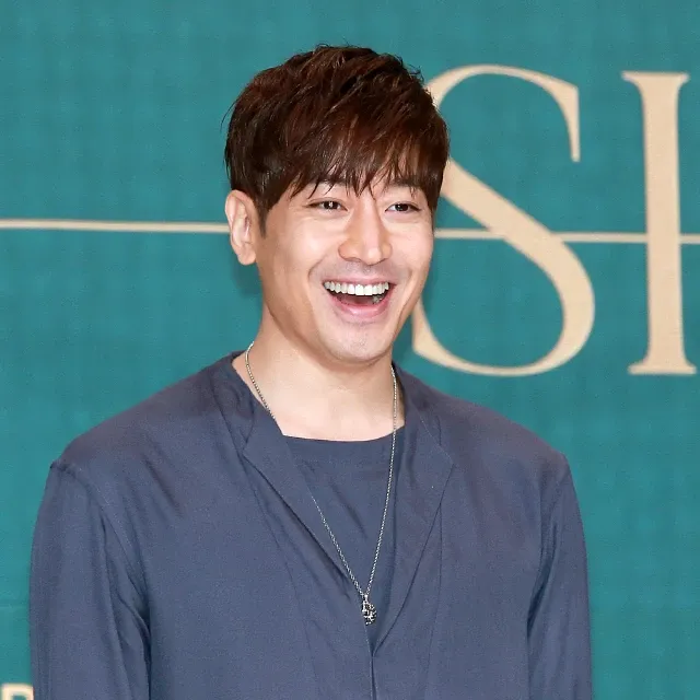 A moment captured by Eric (SHINHWA)'s fan