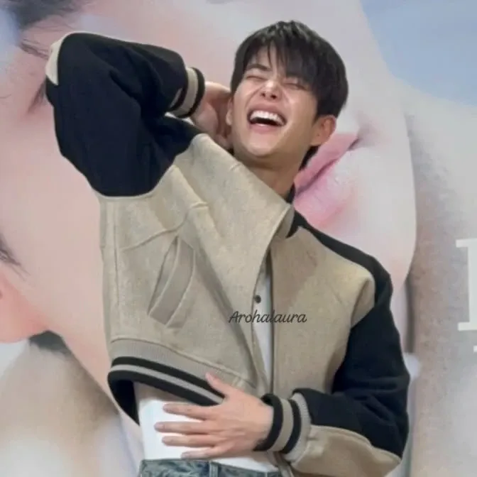 A moment captured by MJ (ASTRO)'s fan