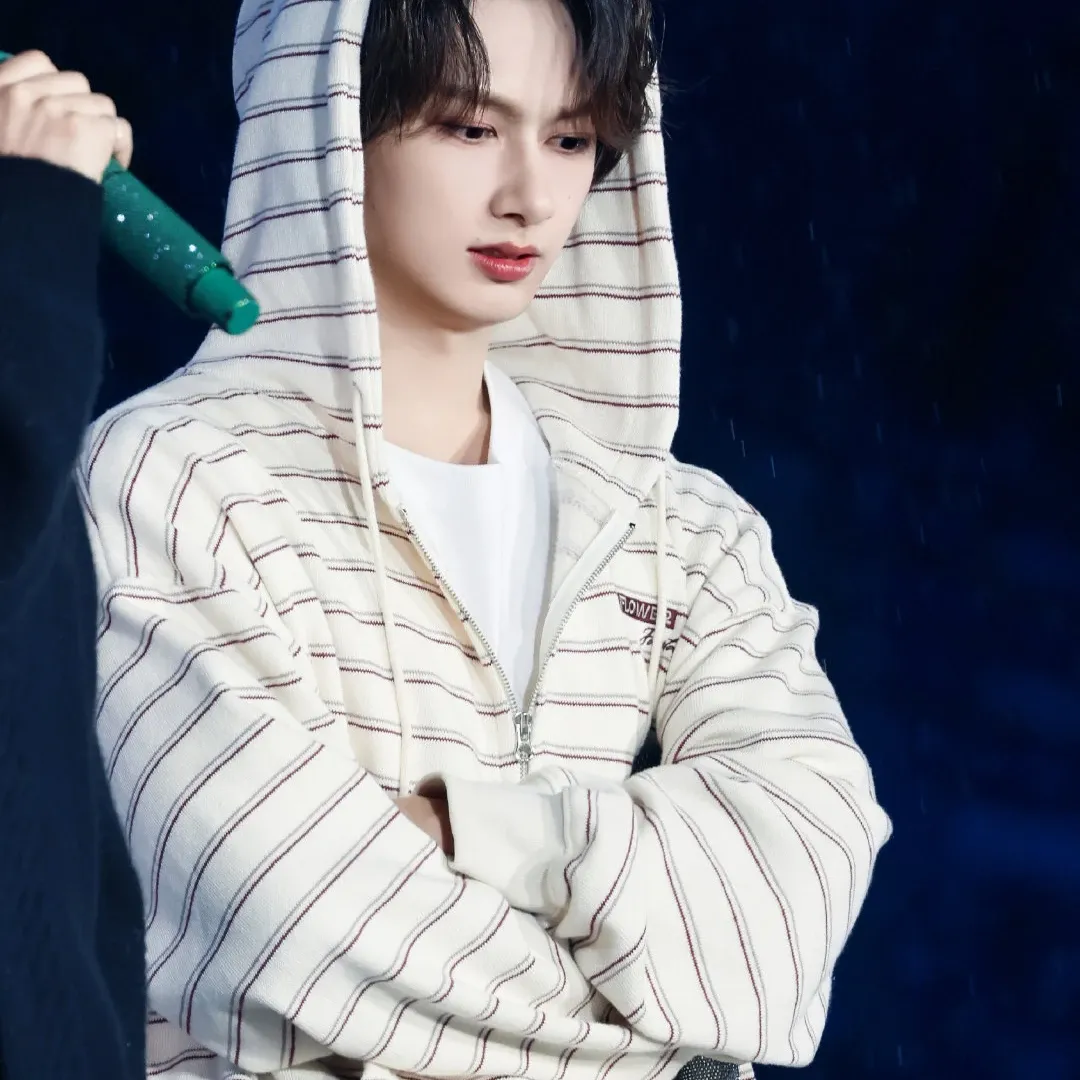 A moment captured by Jun (SEVENTEEN)'s fan