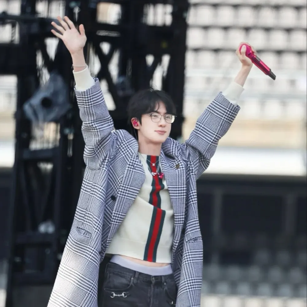 Behind-the-scenes cut of Jin (BTS)