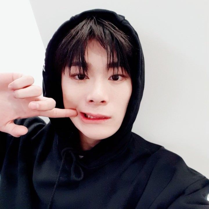 A moment captured by Moonbin (ASTRO)'s fan