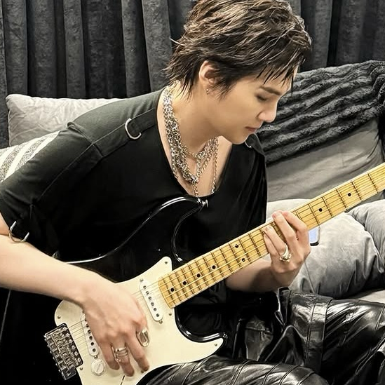 Foto aktivitas terbaru SUGA (BTS)