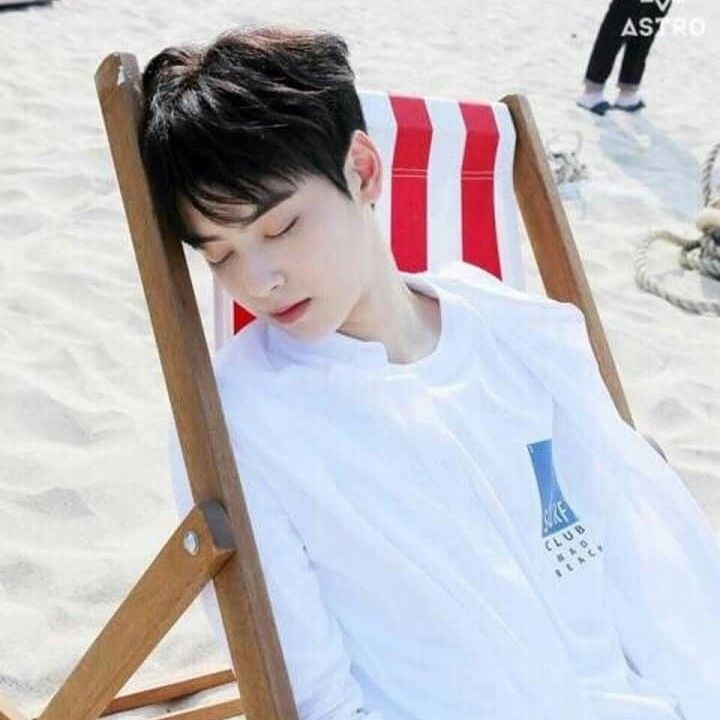 Latest photo of Eunwoo (ASTRO)