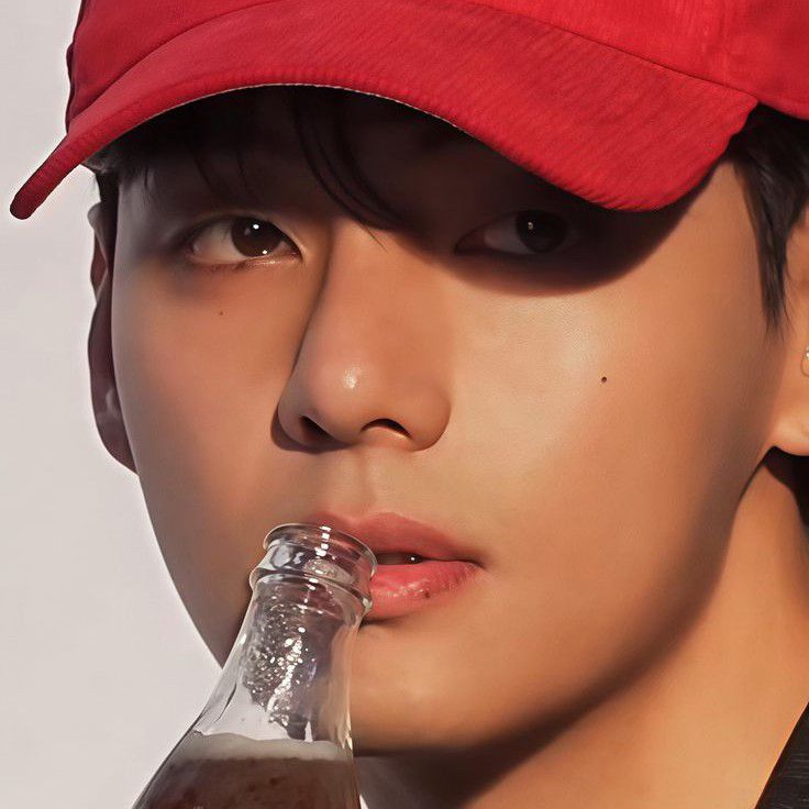 V (防彈少年團)的最新活動照片