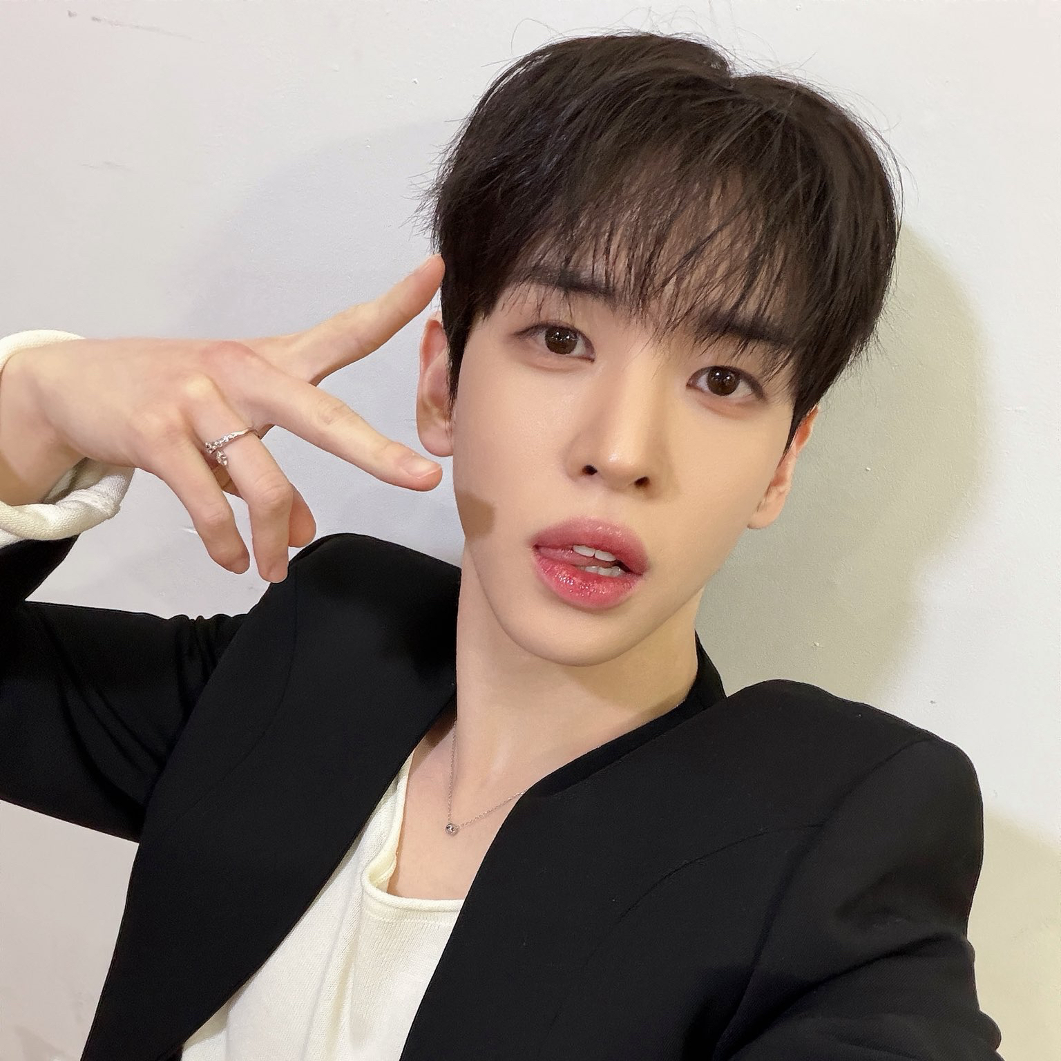 Behind-the-scenes cut of Allen (CRAVITY)