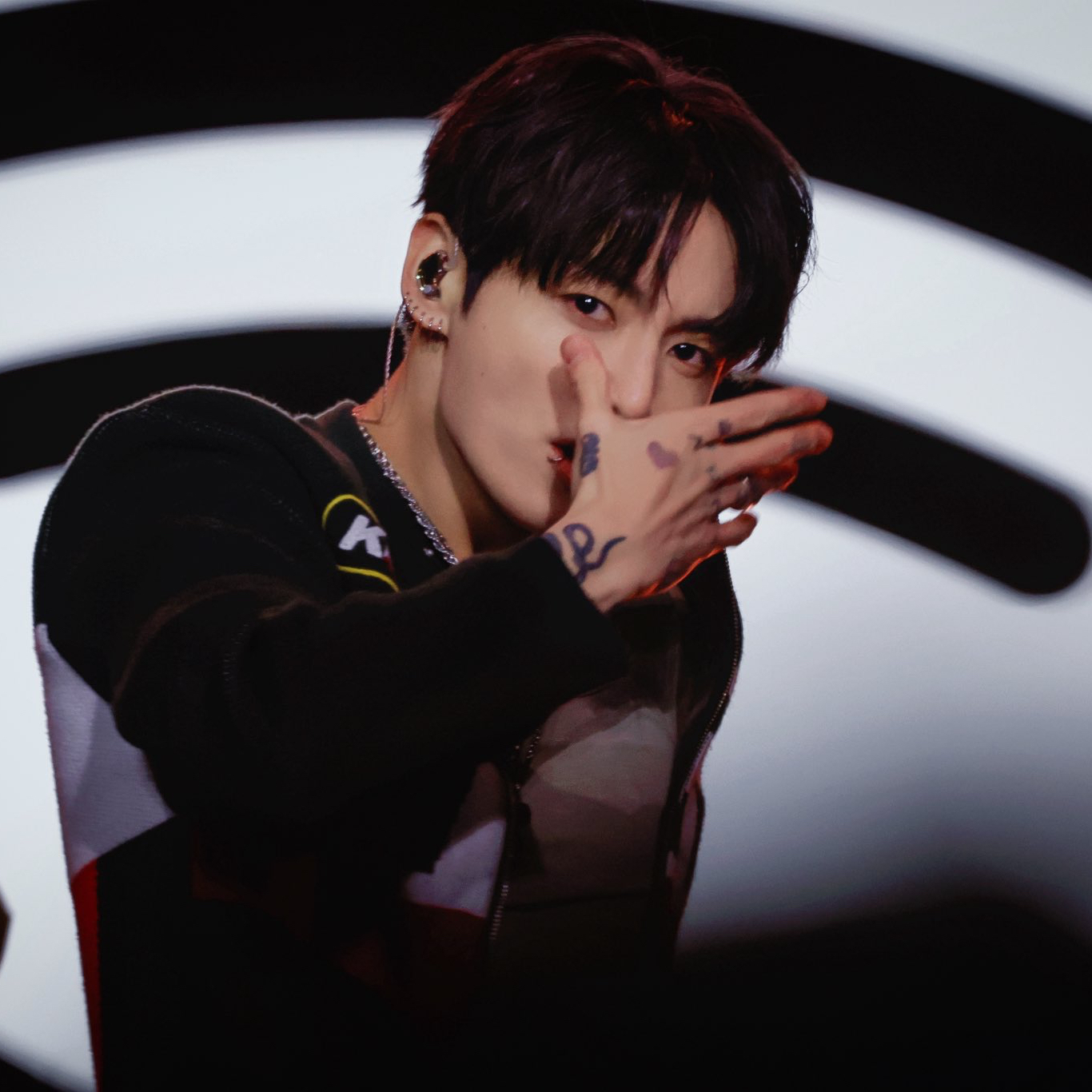 Foto aktivitas terbaru Jungkook (BTS)