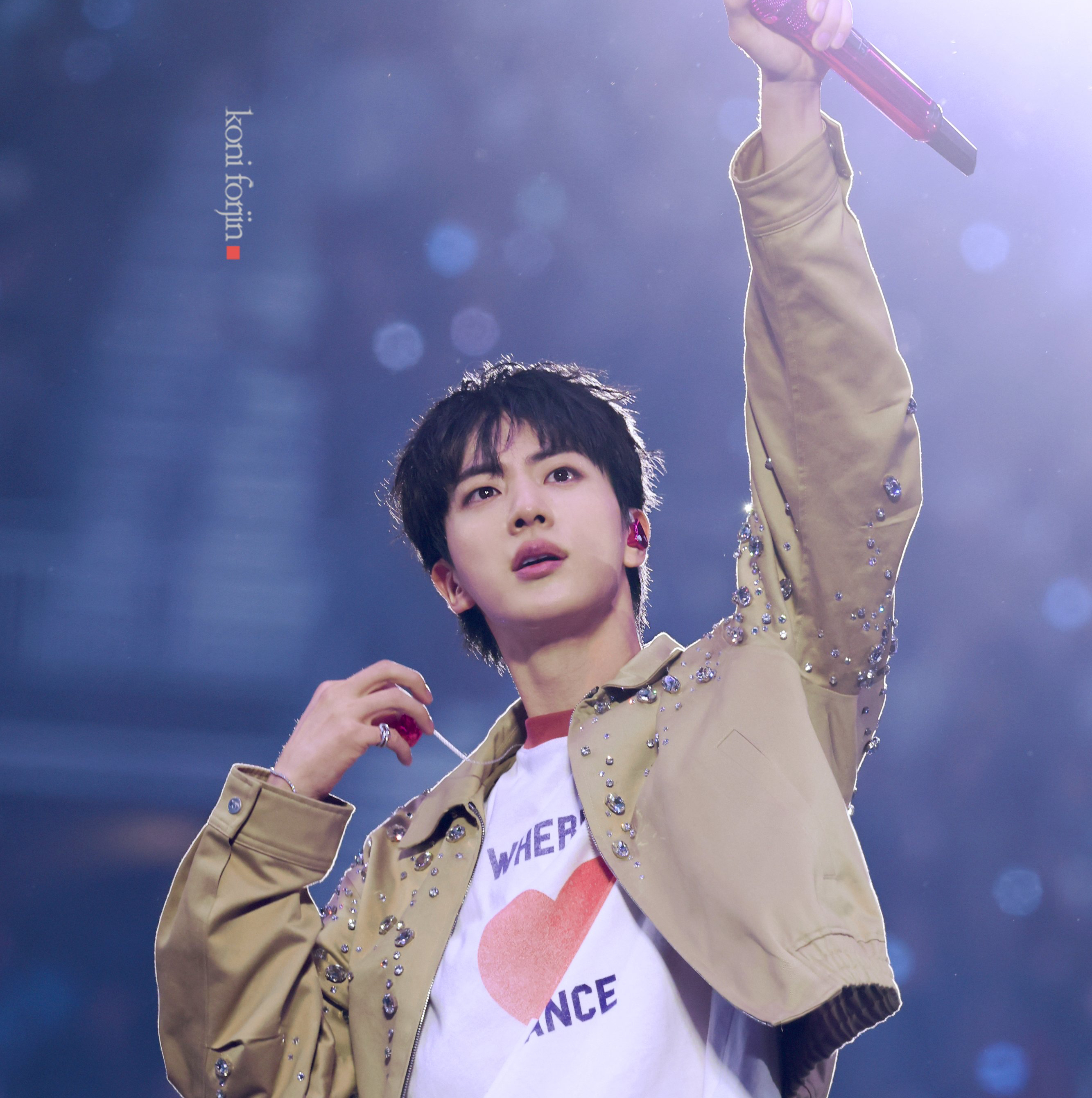 Foto aktivitas terbaru Jin (BTS)