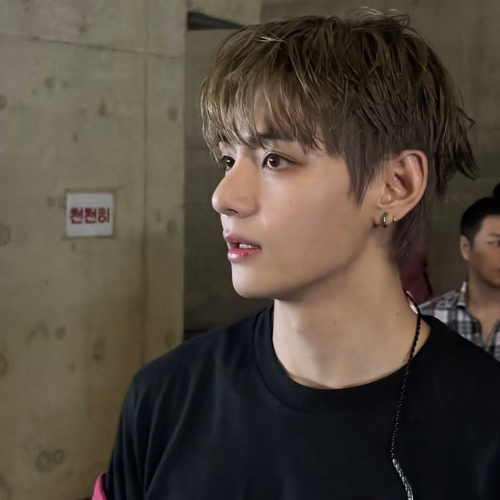 뷔 (방탄소년단)의 비하인드 컷