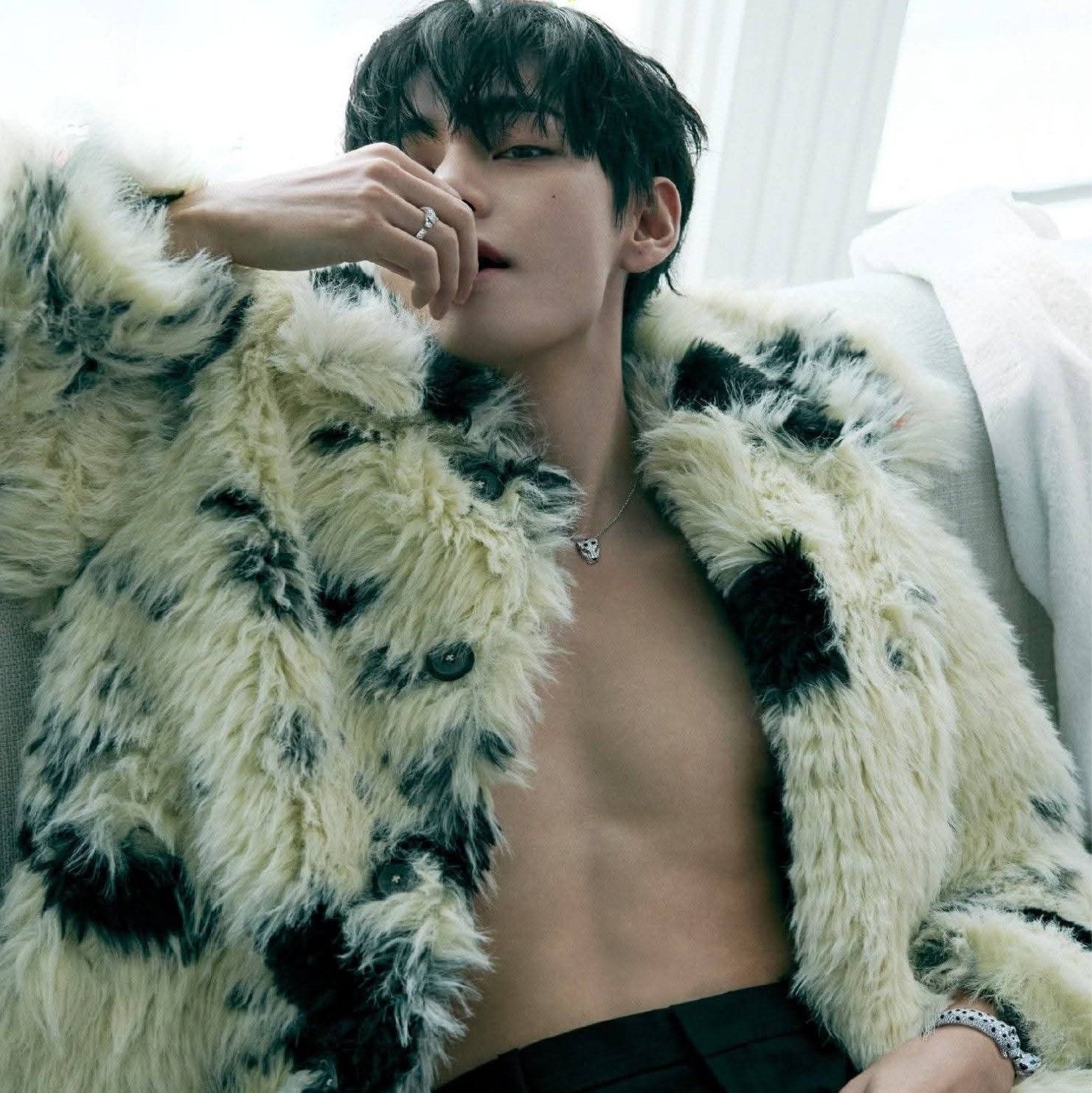 V (BTS)の最新写真