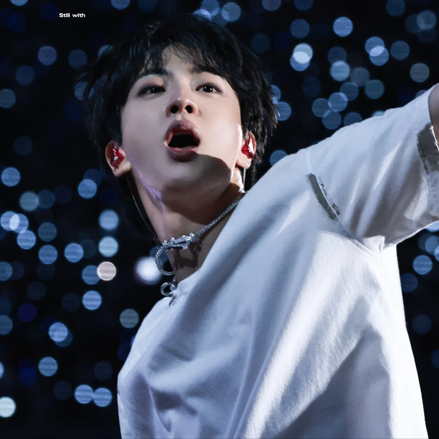 Momen yang diabadikan oleh penggemar Jin (BTS)
