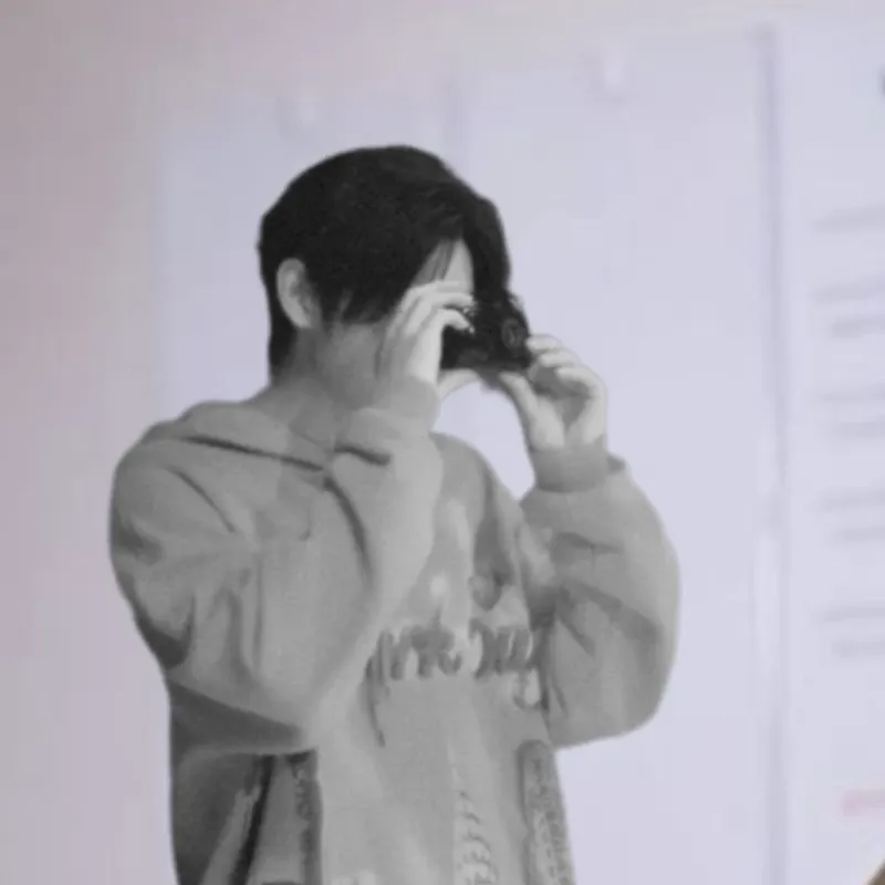 Foto aktivitas terbaru Sunghoon (ENHYPEN)