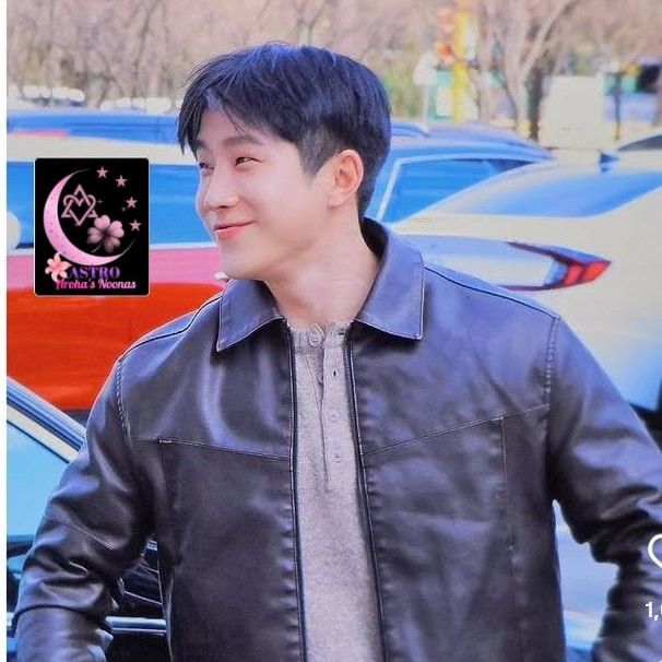 A moment captured by Jinjin (ASTRO)'s fan