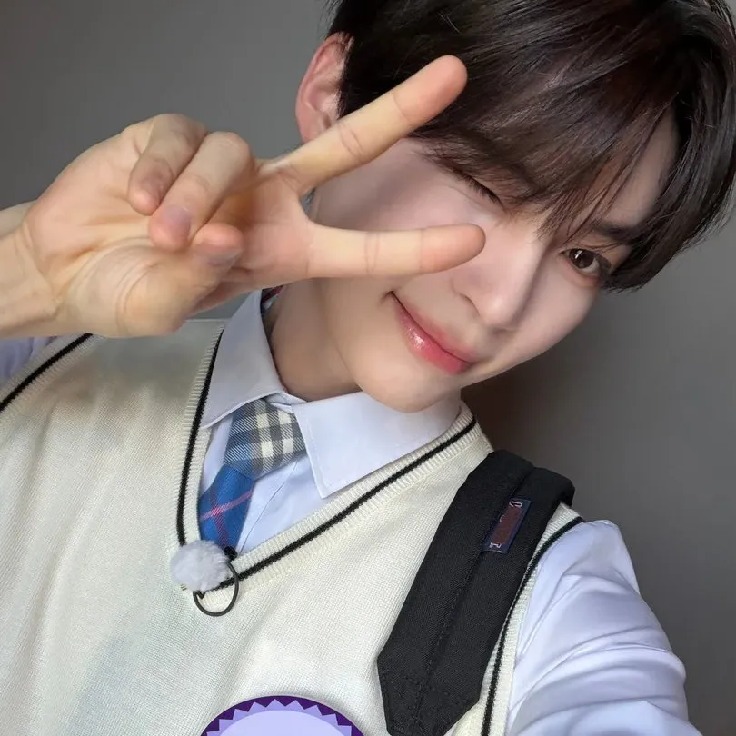 Recent activity shot of Sung Hanbin (ZEROBASEONE)
