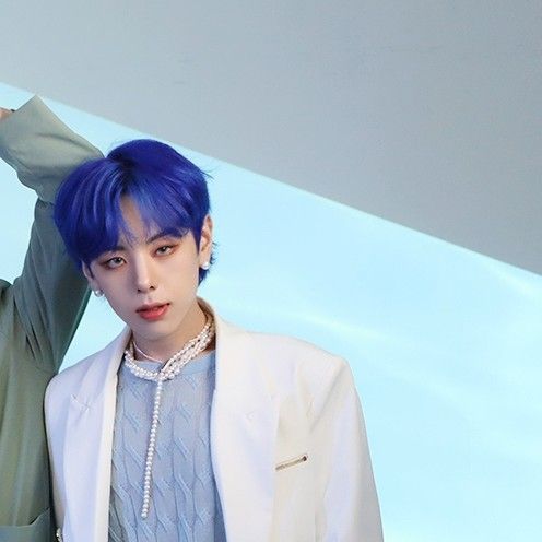 Behind-the-scenes cut of WEi