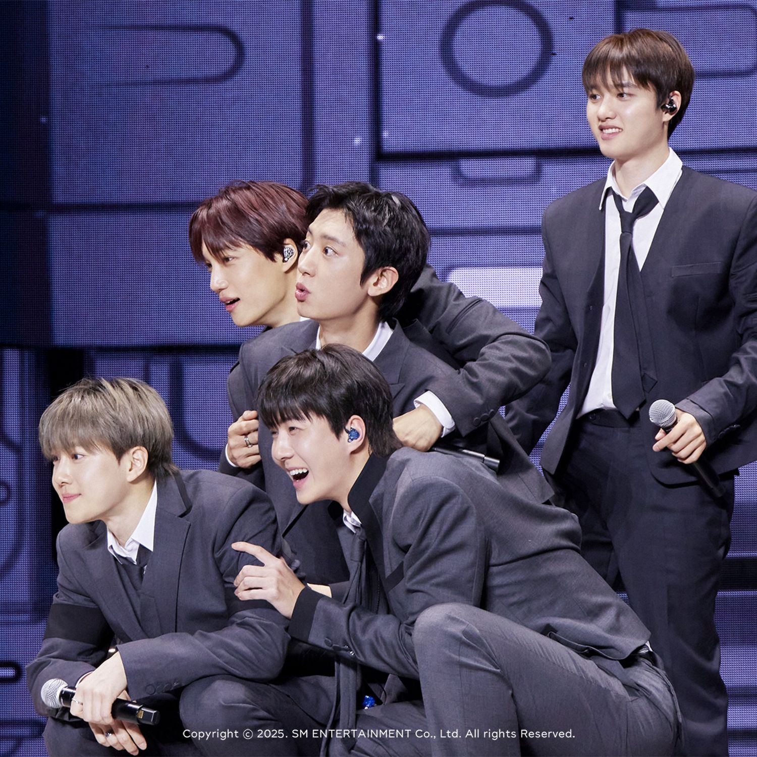 Behind-the-scenes cut of EXO