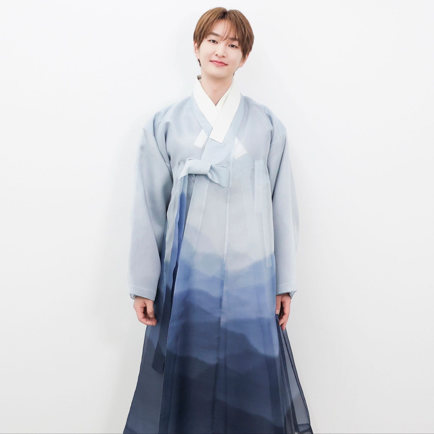 A moment captured by Onew (SHINee)'s fan