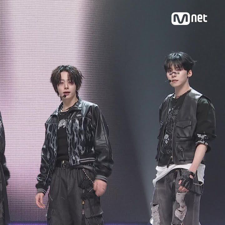 A moment captured by LEE DO (ONEUS)'s fan