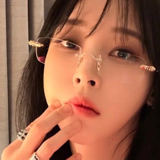 Foto aktivitas terbaru Moonbyul (MAMAMOO)