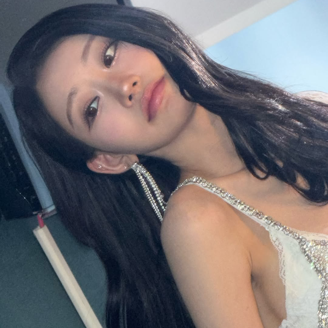 Julie (KISS OF LIFE)的最新照片