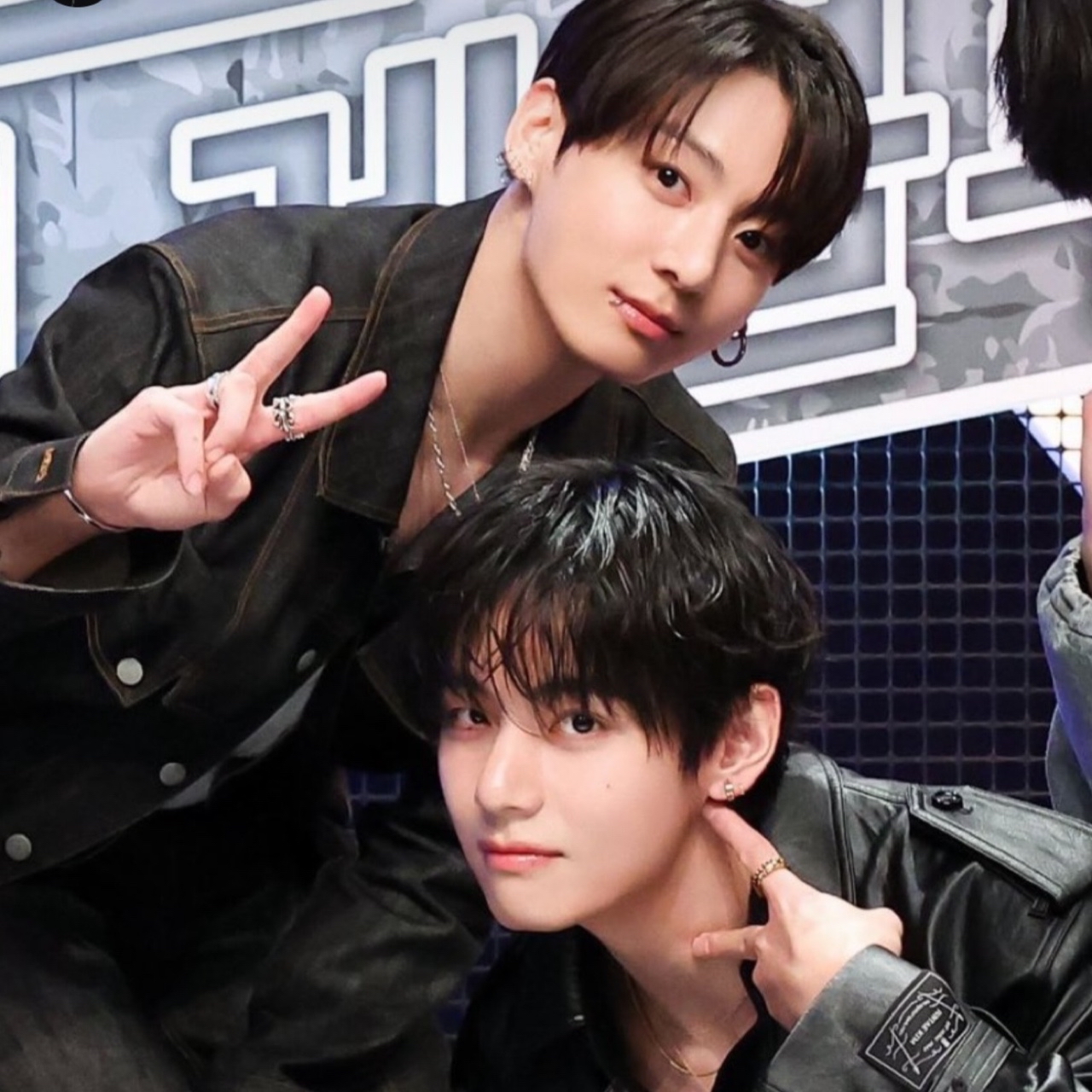 Behind-the-scenes cut of V (BTS)