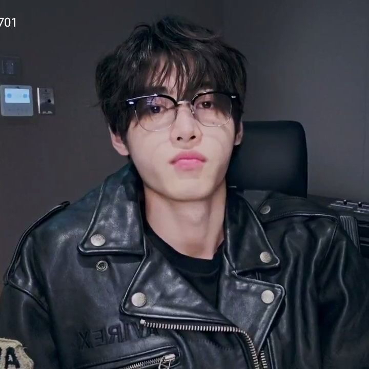 Foto aktivitas terbaru Sunghoon (ENHYPEN)