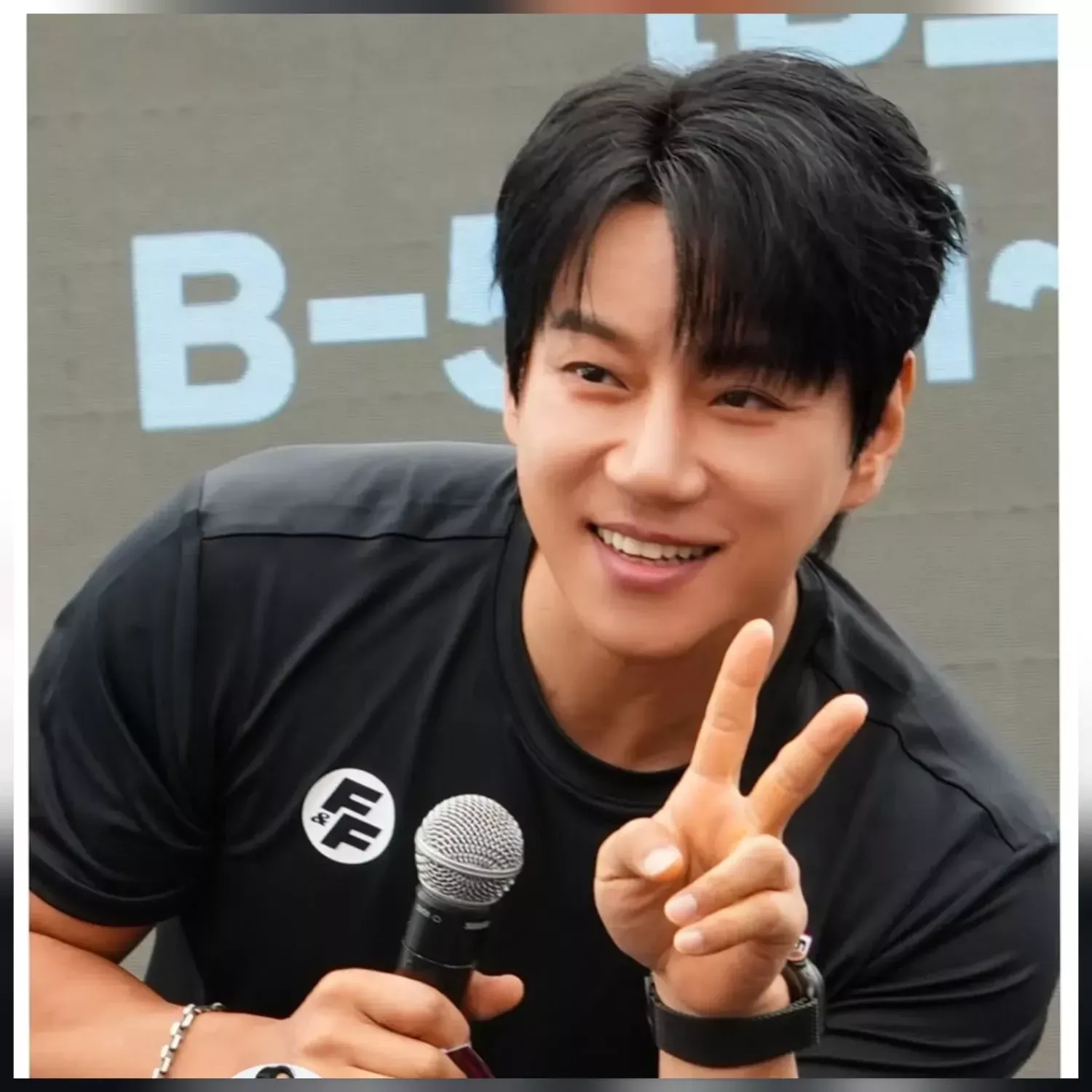 Latest photo of Hwang Chiyeol