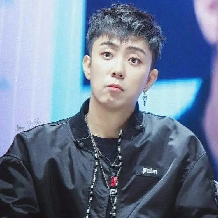 Recent activity shot of Eun Jiwon (SECHSKIES)