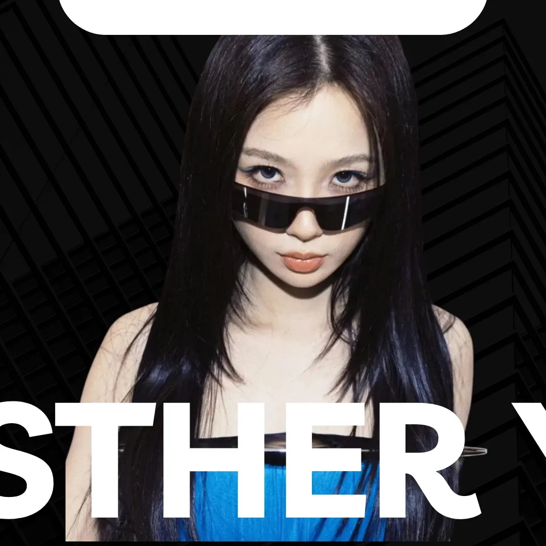 A moment captured by Esther Yu's fan