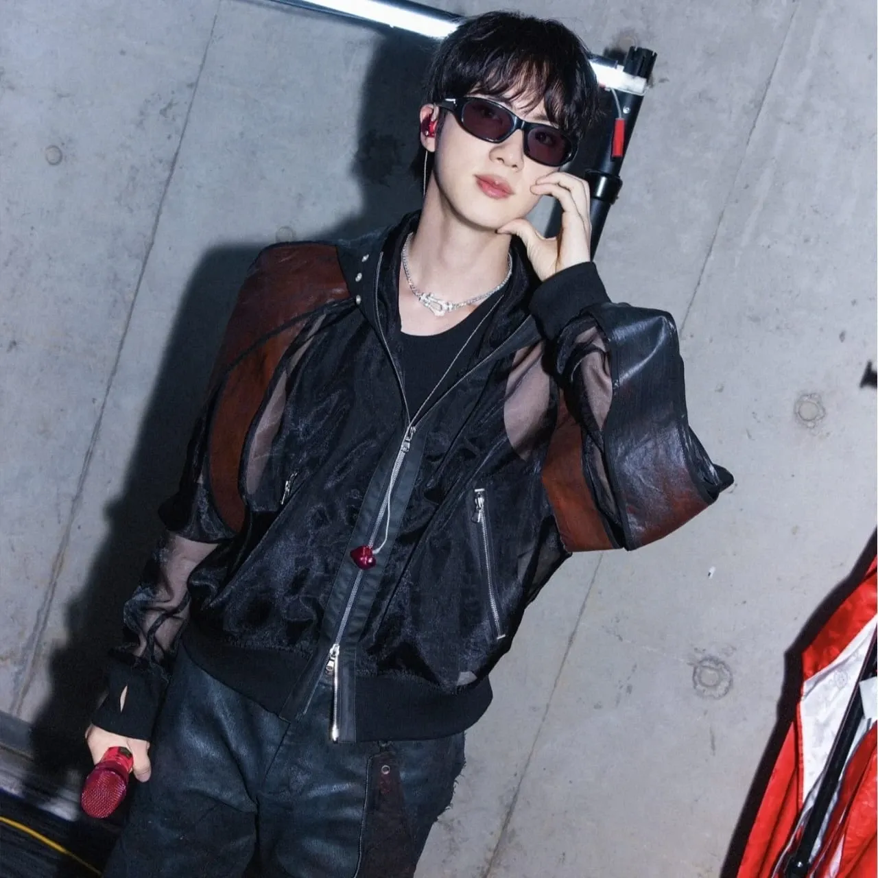 Foto aktivitas terbaru Jin (BTS)