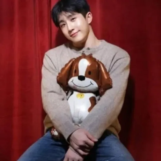 Behind-the-scenes cut of Jinjin (ASTRO)