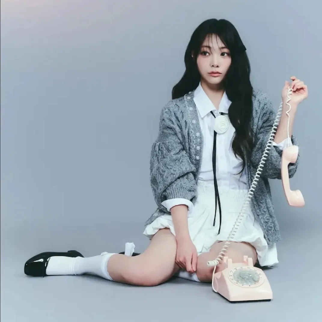 Recent activity shot of Siyeon (QWER)