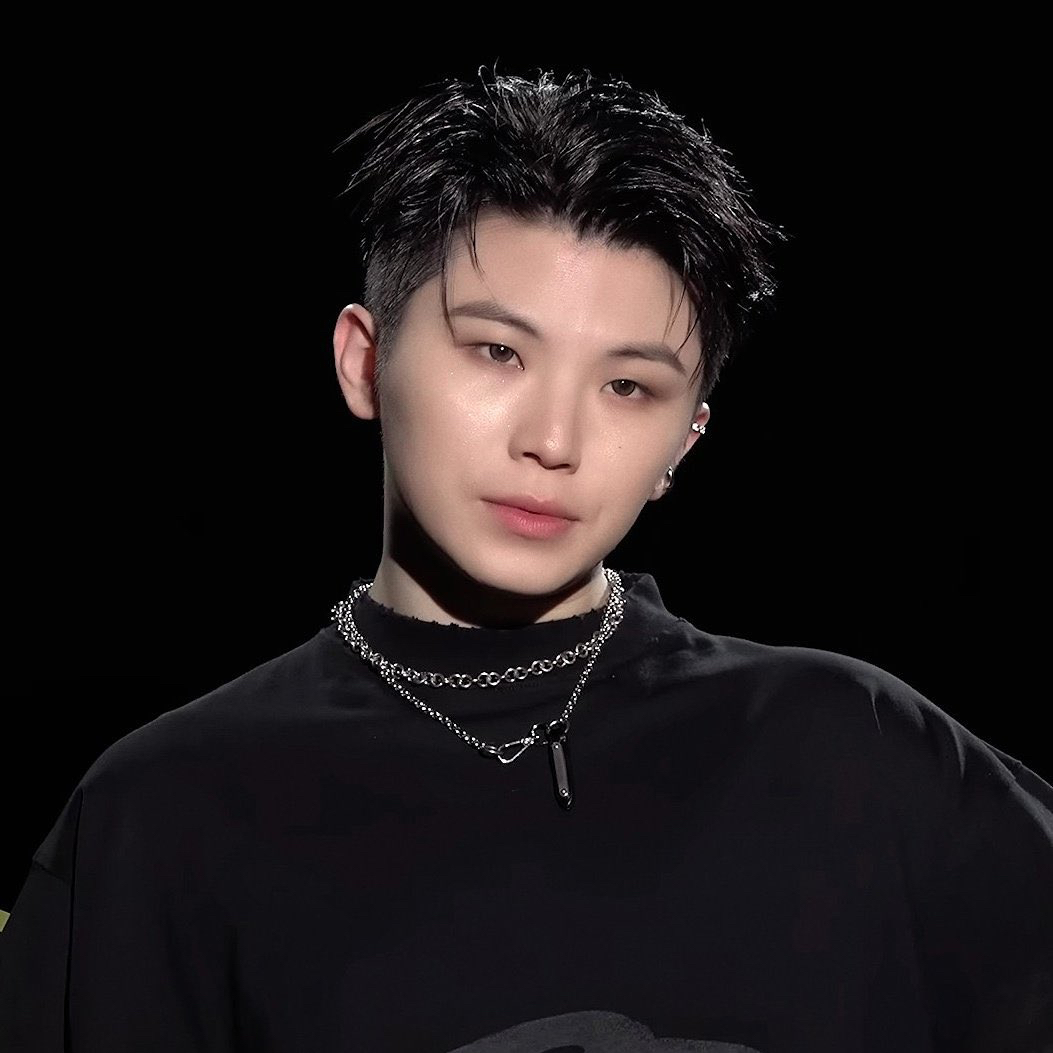 Woozi (SEVENTEEN)的最新活動照片