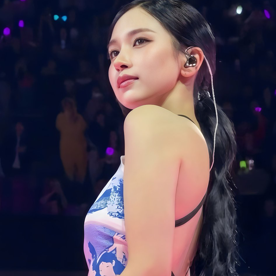 Behind-the-scenes cut of Mina (TWICE)