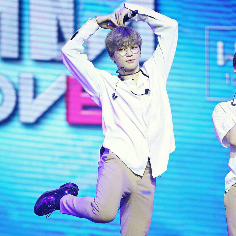 カン・ダニエルの舞台裏ショット