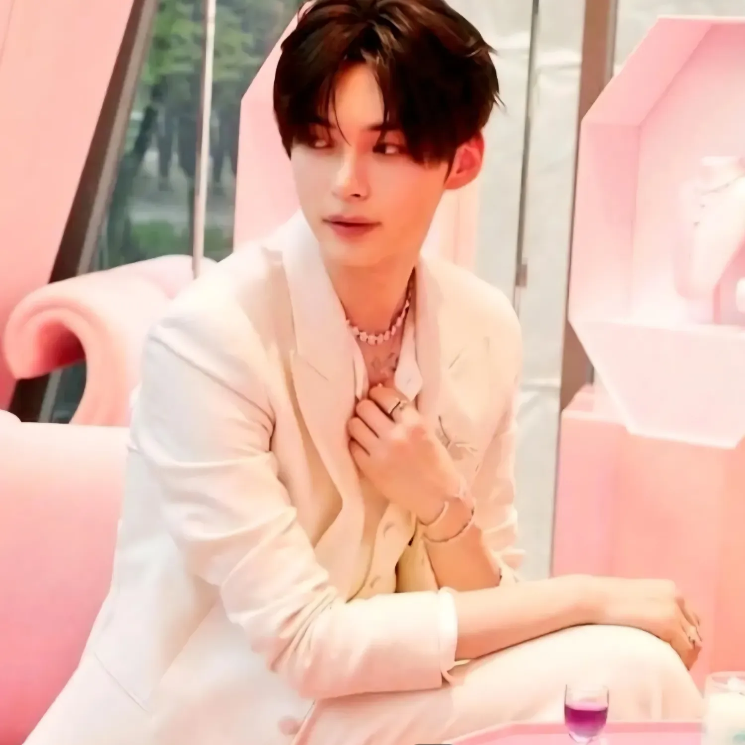 ソン・ハンビン (ZEROBASEONE)の最新写真