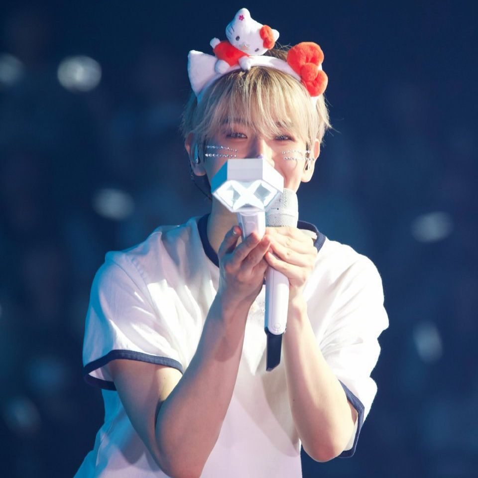 Behind-the-scenes cut of Baekhyun (EXO)