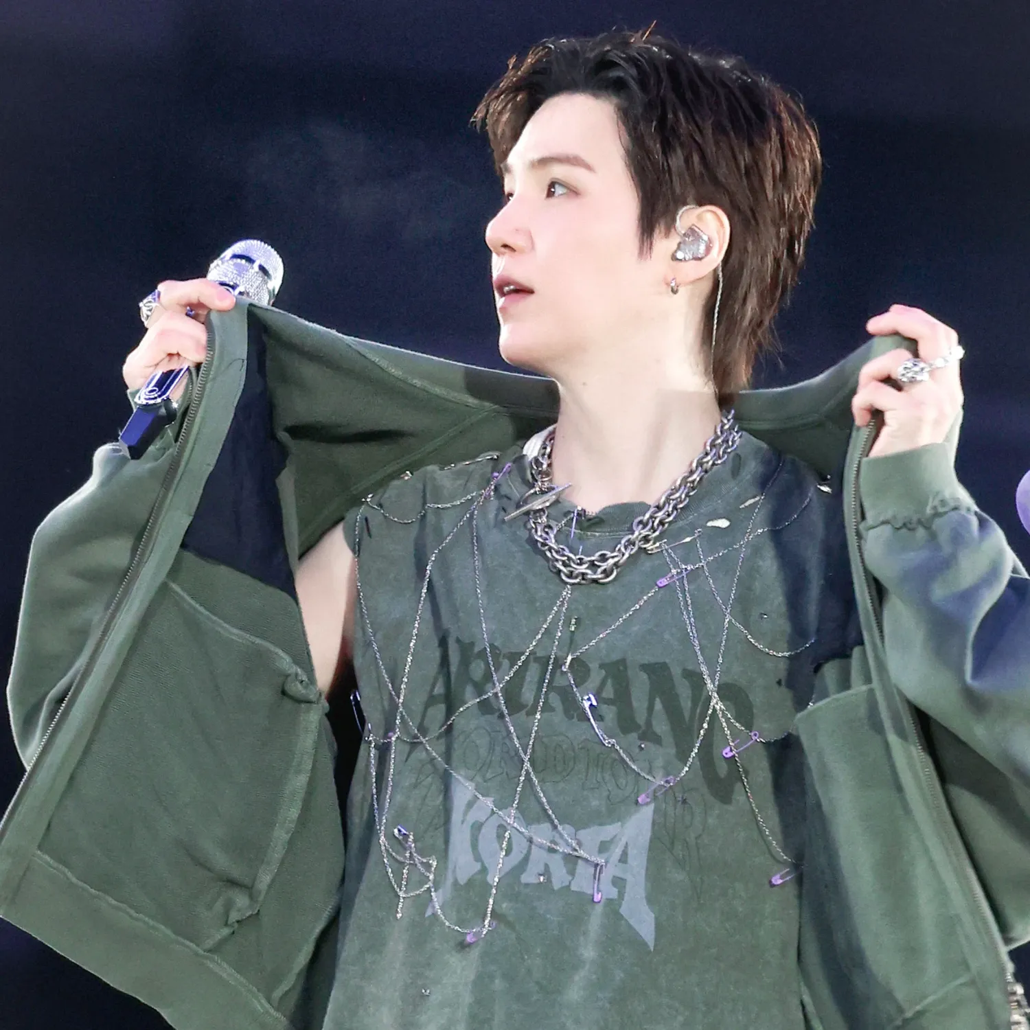 Foto aktivitas terbaru SUGA (BTS)