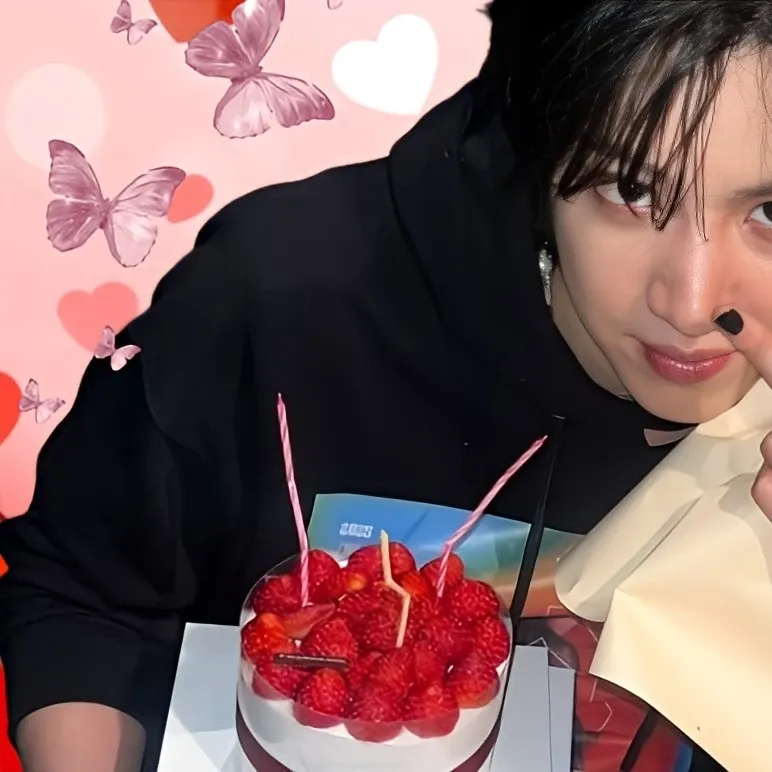 Recent activity shot of Wooseok (PENTAGON)