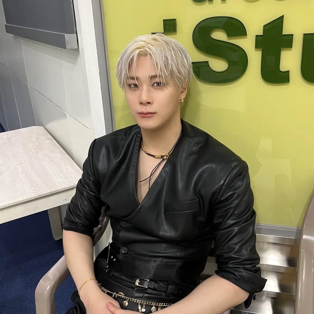 Behind-the-scenes cut of Moonbin (ASTRO)