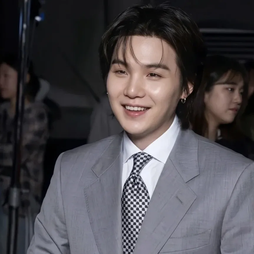 SUGA (防彈少年團)的最新照片