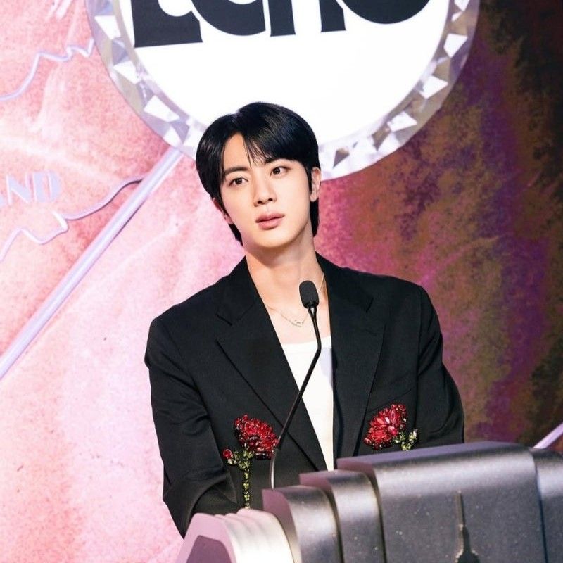 진 (방탄소년단) 최근 활동샷