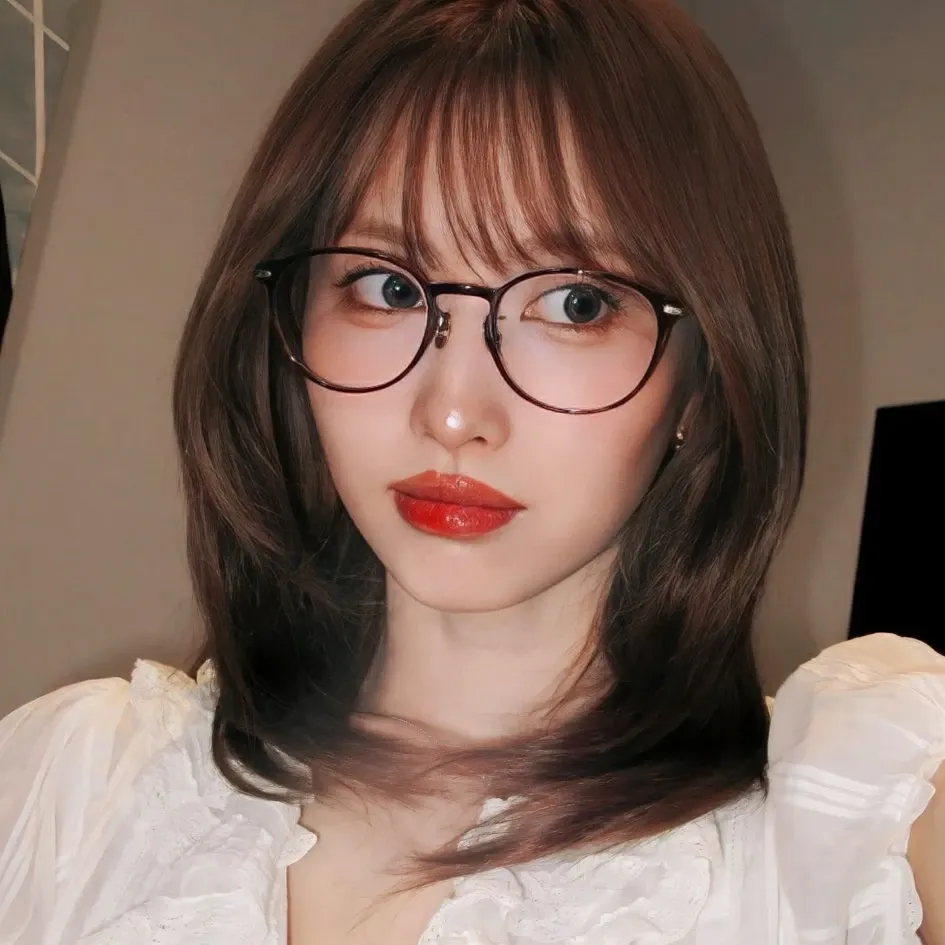 Foto aktivitas terbaru Momo (TWICE)