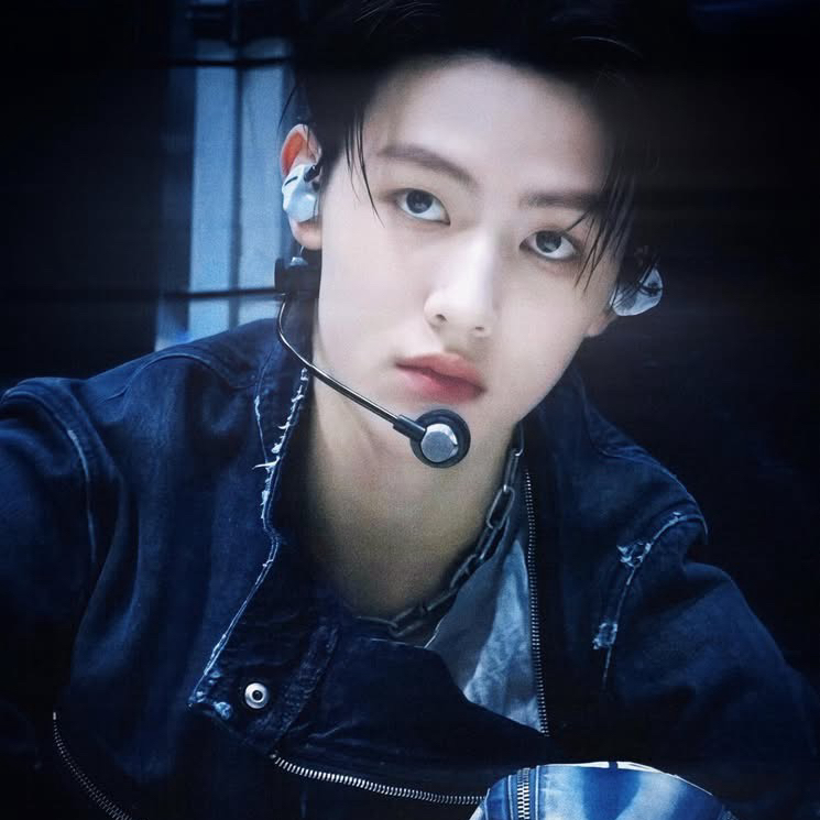 Recent activity shot of Seonghyeon (CORTIS)