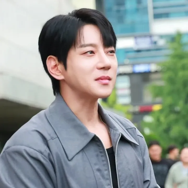 Recent activity shot of Hwang Chiyeol