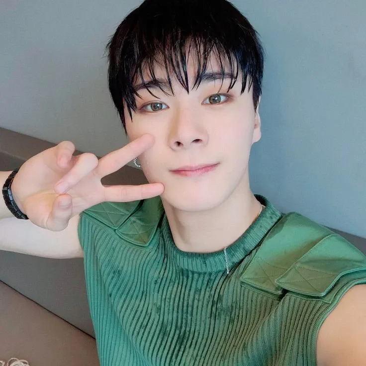 Latest photo of Moonbin (ASTRO)