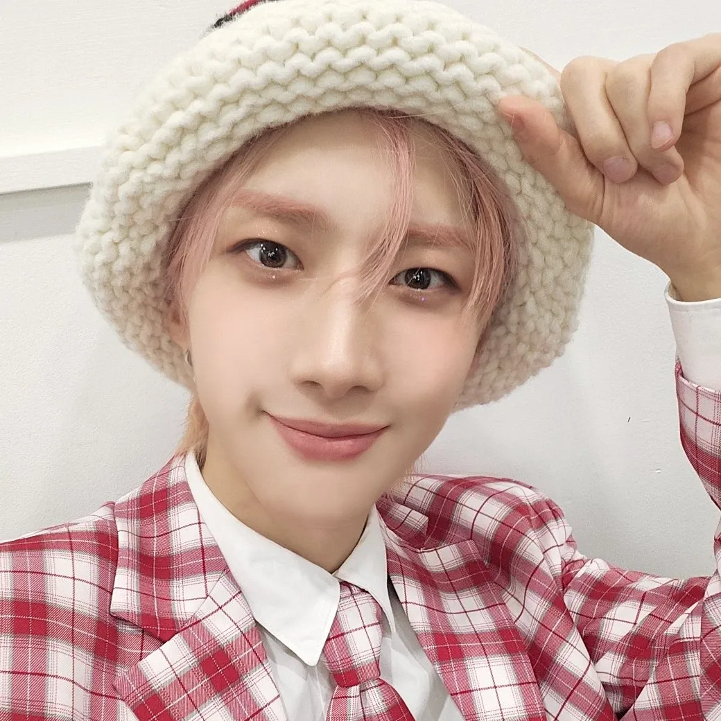 Behind-the-scenes cut of Hui (PENTAGON)