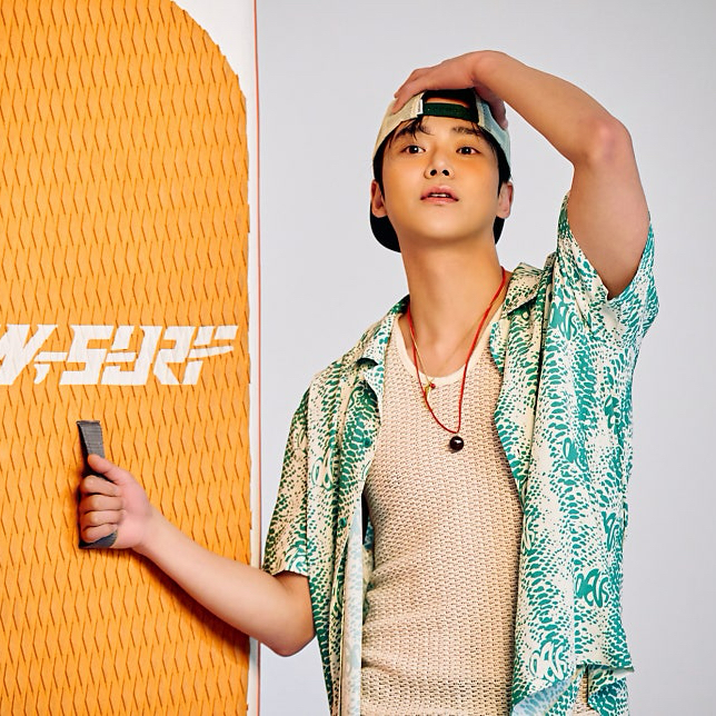 Behind-the-scenes cut of Rowoon