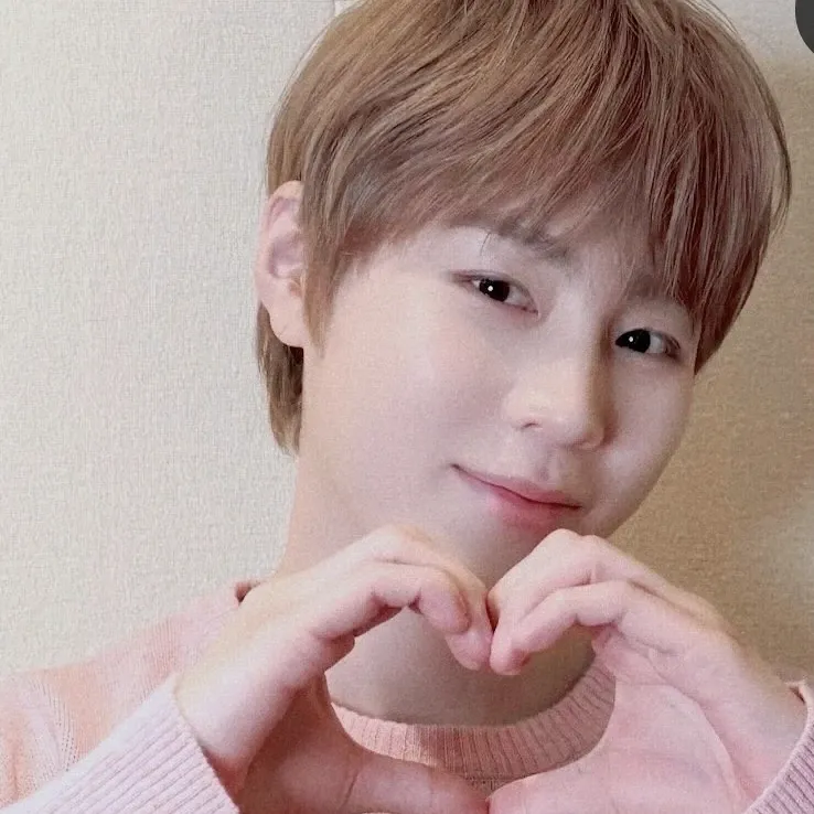 A moment captured by Ha Sungwoon's fan