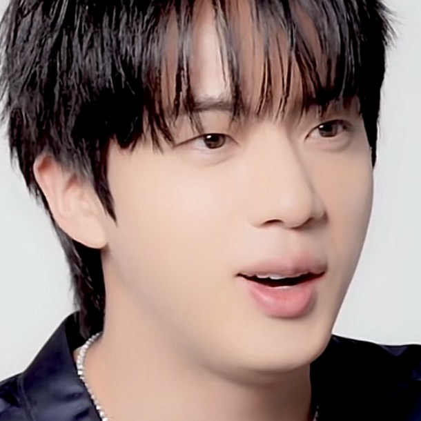 Momen yang diabadikan oleh penggemar Jin (BTS)